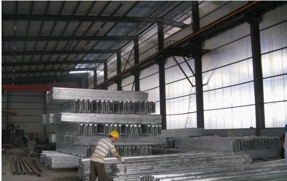 亿安标准件基地专业生产制造护栏板