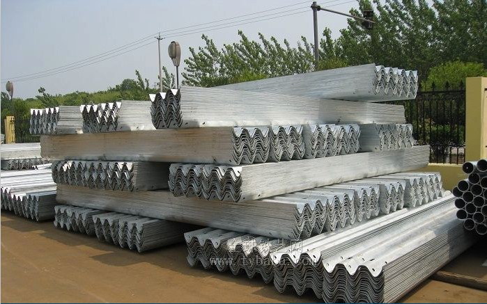 亿安厂家大量生产4320国标护栏板